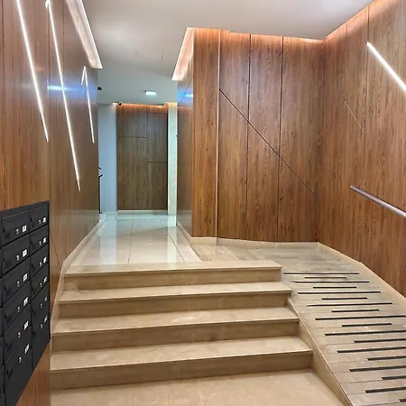 Spacious 2-bedroom Near Center * טיראנה