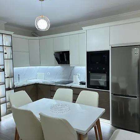 Spacious 2-bedroom Near Center * טיראנה