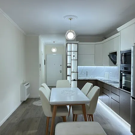 아파트 Spacious 2-bedroom Near Center