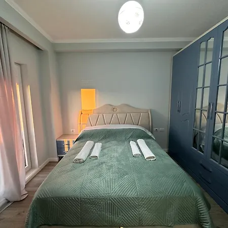Spacious 2-bedroom Near Center *
