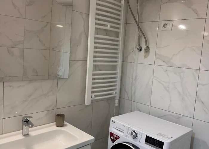 Spacious 2-bedroom Near Center Апартаменты *